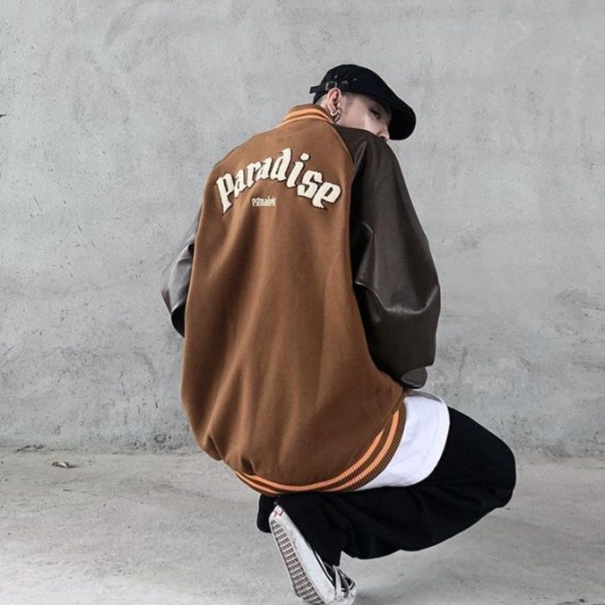 スタジャン 袖切替ワッペン付き茶色ベーススタジアムジャンパー