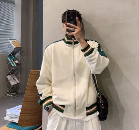 秋冬メンズ白地緑配色スタジャン上着