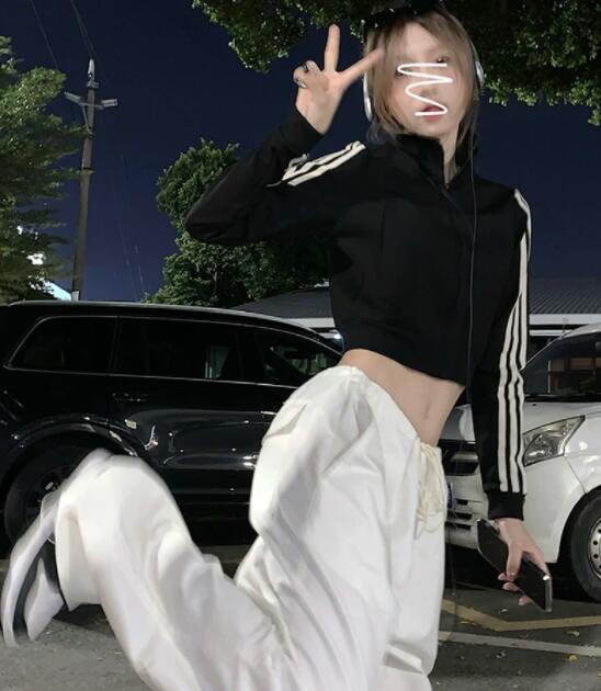 レディース青色ショート丈スタジャン風ジップジャケット