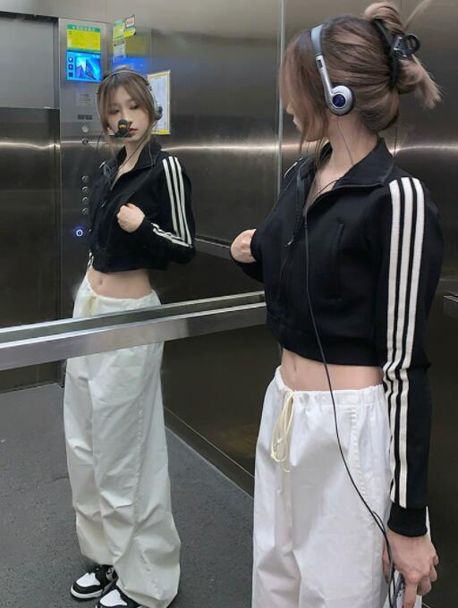 レディース青色ショート丈スタジャン風ジップジャケット