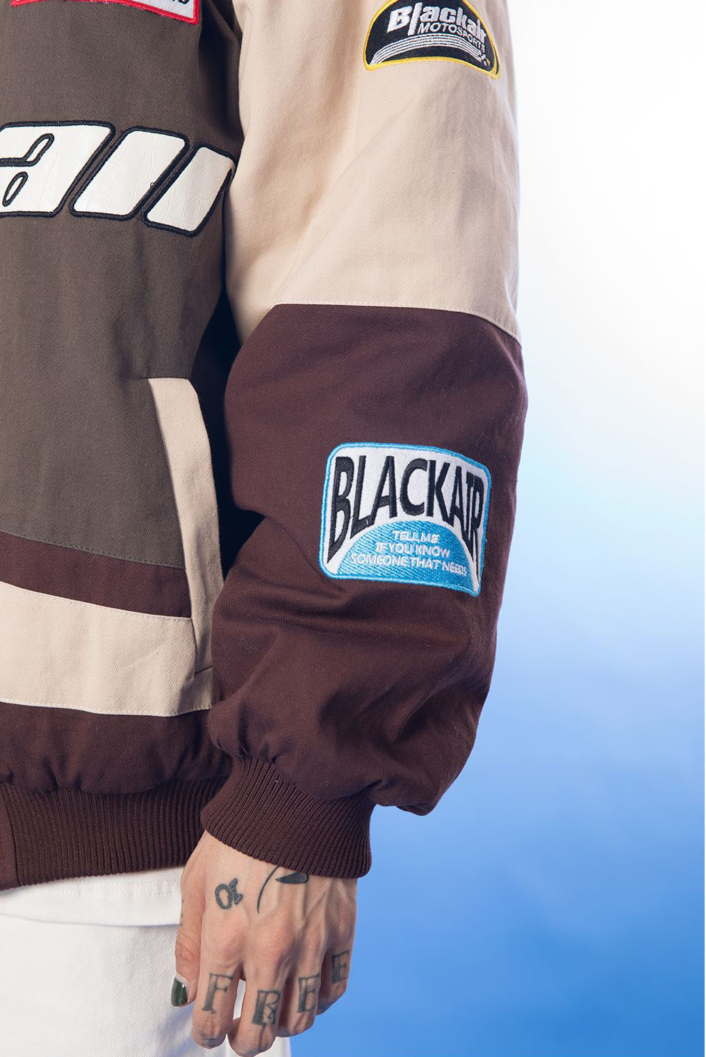 男性用刺繍入りスタジャン防寒中綿入り秋冬アウター全3色