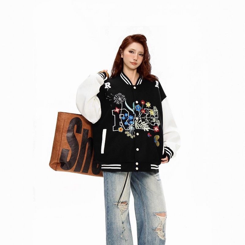 刺繍入りスタジャン男女兼用黒白配色新作