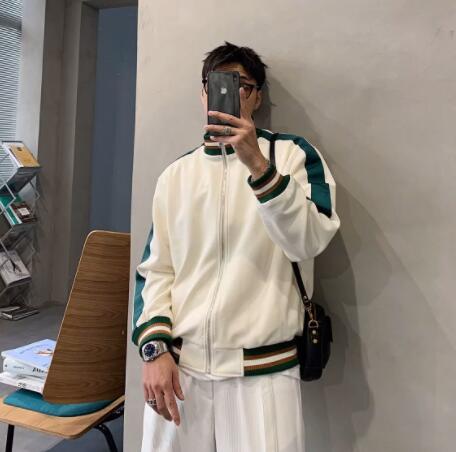秋冬メンズ白地緑配色スタジャン上着