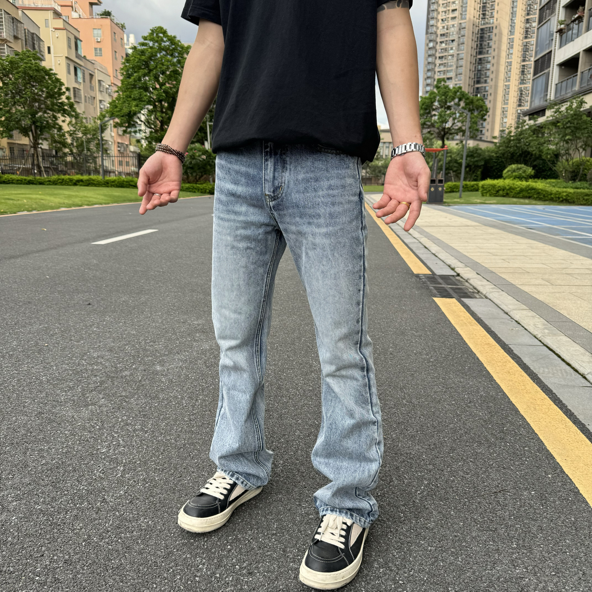 ストレートデニム ゆとりのある風合い クラシックデニム
