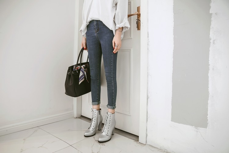 https://fulmo-img-server.com/stepchic/1126b696-16a1-4034-b078-74ff5401a7dd.jpg