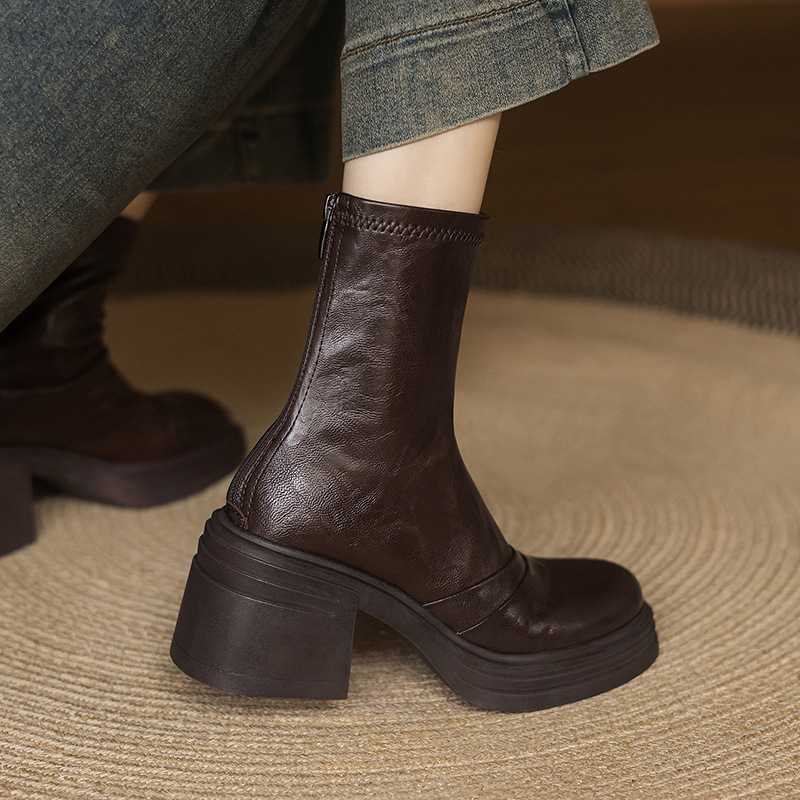 歩きやすいストレッチレザーショートブーツ5選