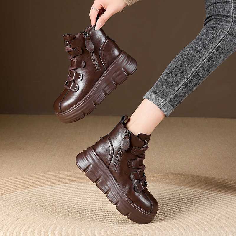 通勤にも使える!オフィスカジュアル向けショートブーツのおすすめ