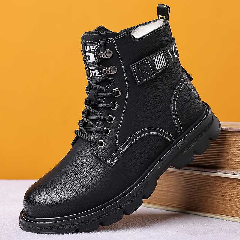 ミリタリー感満載！厚底ショートブーツで魅せるスタイリッシュ5選