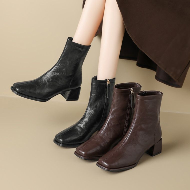 ショートブーツ 上品な本革仕立て太めヒールジップアップショートブーツ