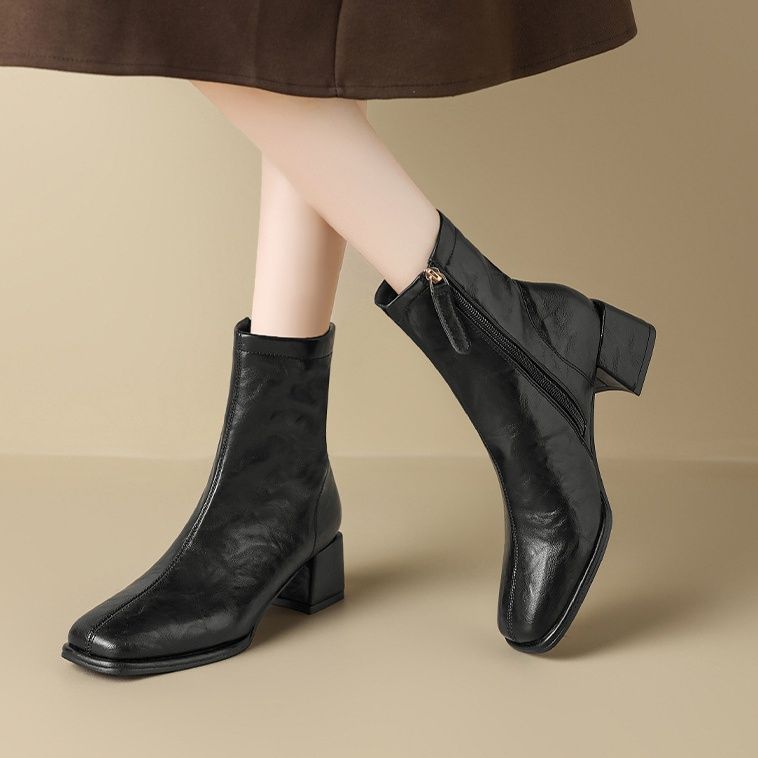 ショートブーツ 上品な本革仕立て太めヒールジップアップショートブーツ