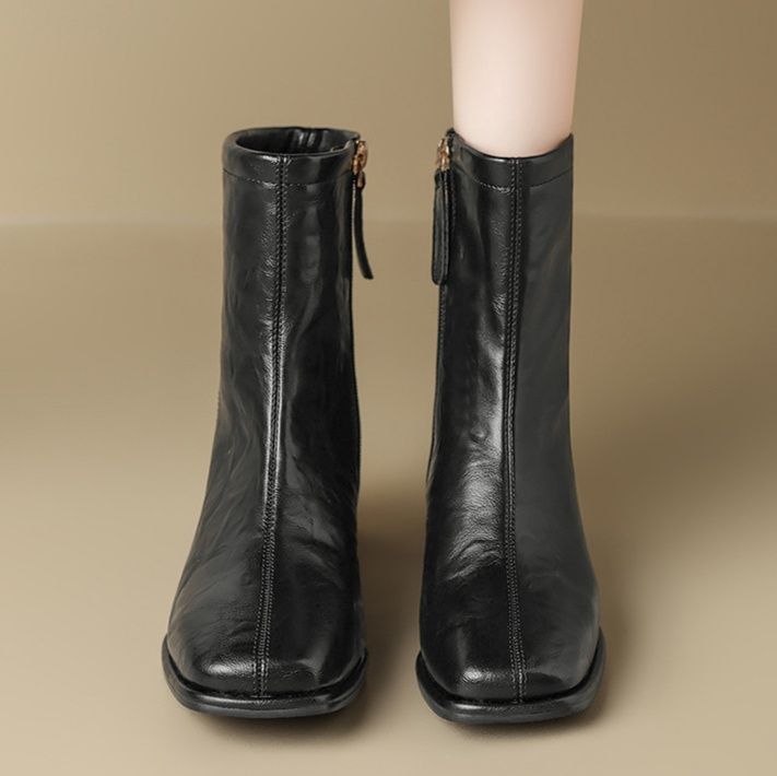 ショートブーツ 上品な本革仕立て太めヒールジップアップショートブーツ