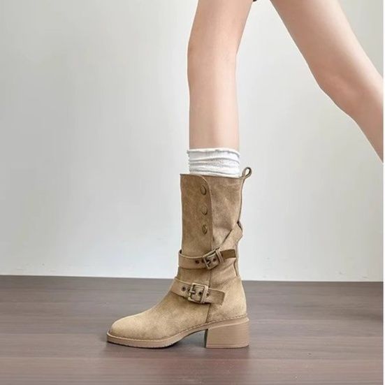 ショートブーツ ベルト装飾付きブロックヒール本革ショートブーツ