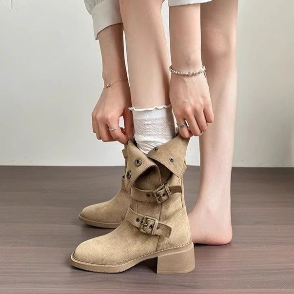 ショートブーツ ベルト装飾付きブロックヒール本革ショートブーツ