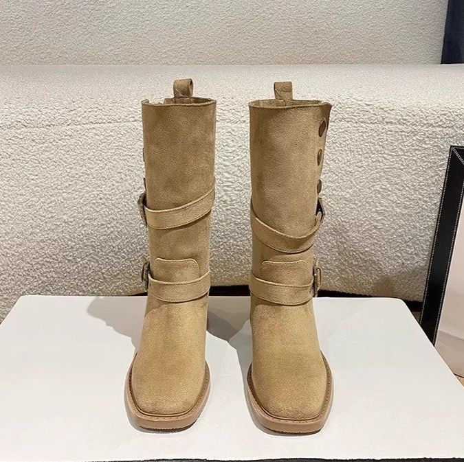 ショートブーツ ベルト装飾付きブロックヒール本革ショートブーツ