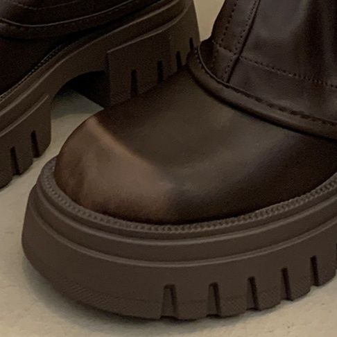 ショートブーツ 厚底ソール本革ベルト装飾ショートブーツ