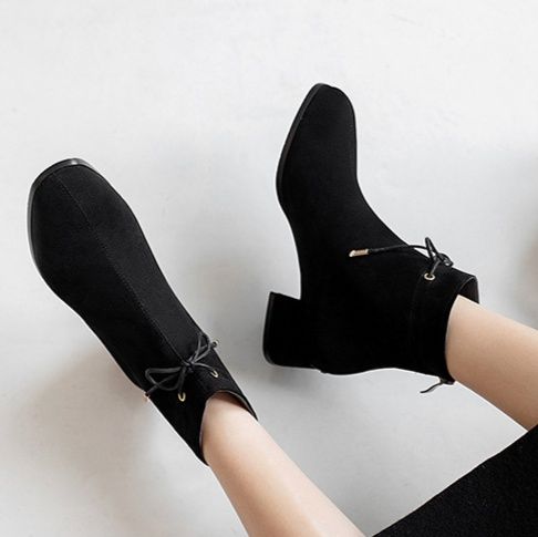 ショートブーツ 編み上げリボン付きレザーショートブーツ