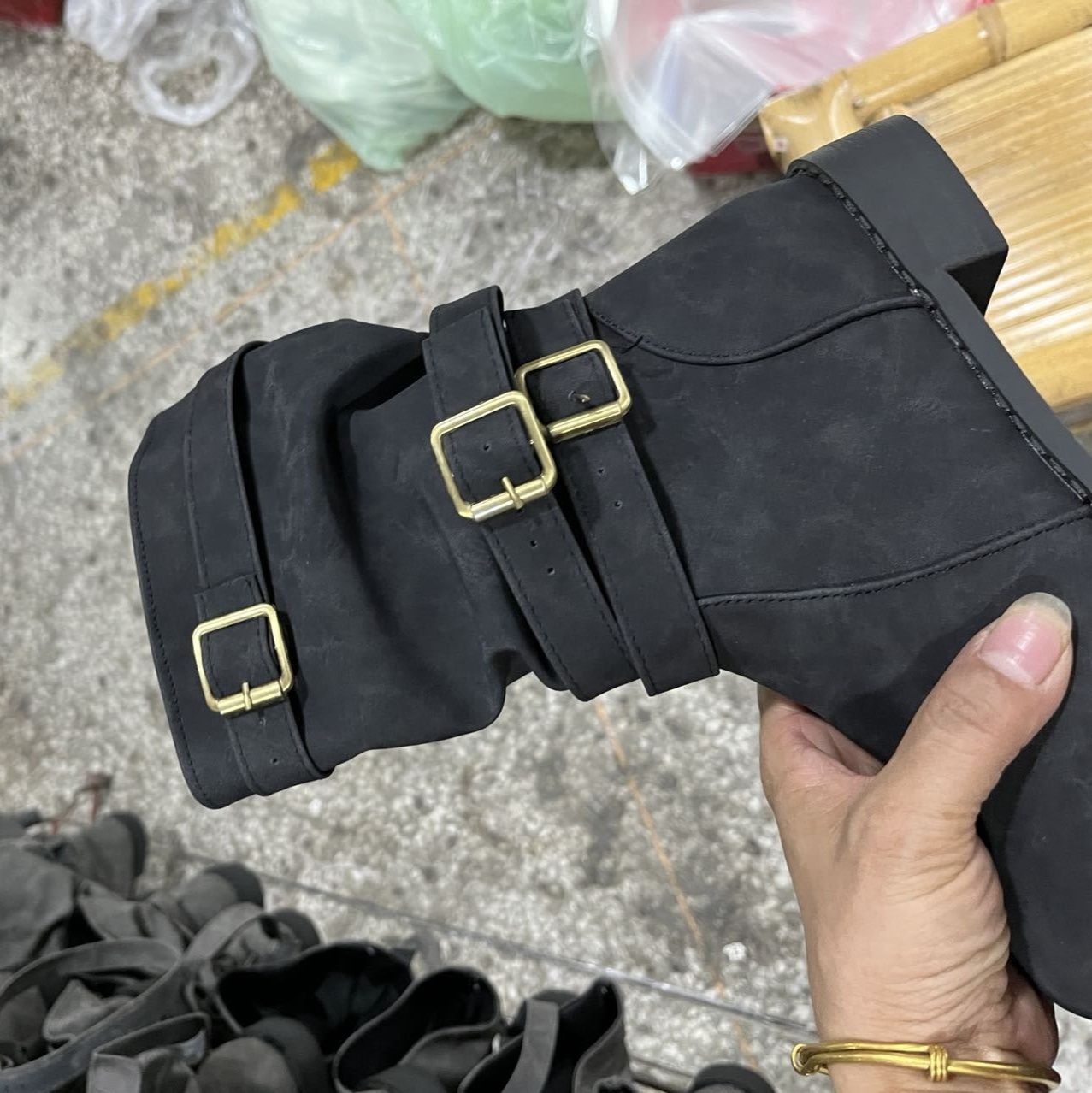 ショートブーツ 多重ベルト装飾本革ショートブーツ