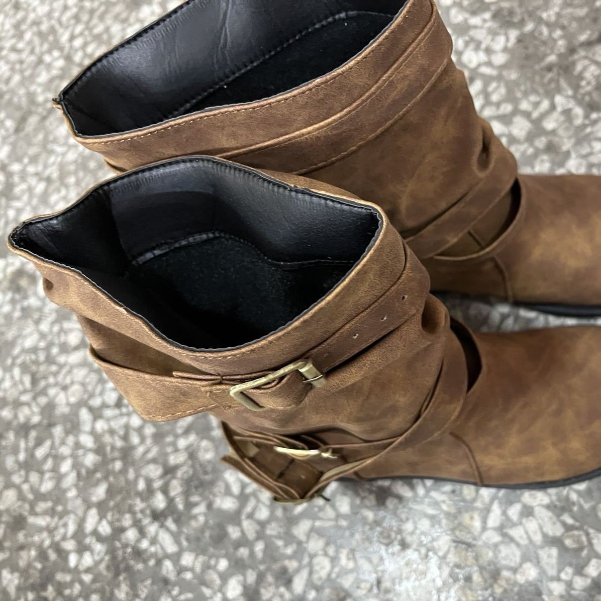 ショートブーツ 多重ベルト装飾本革ショートブーツ