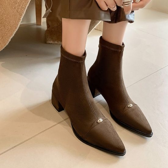 ショートブーツ 金属装飾付き尖頭皮革ショートブーツ