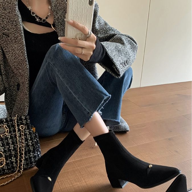 ショートブーツ 金属装飾付き尖頭皮革ショートブーツ