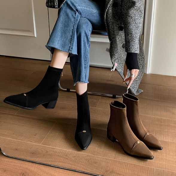 ショートブーツ 金属装飾付き尖頭皮革ショートブーツ