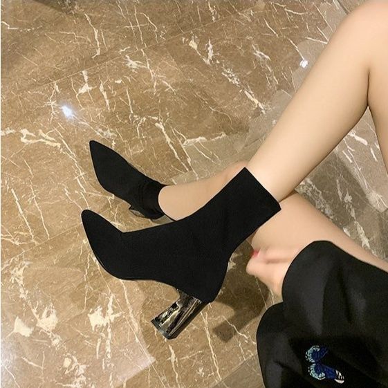 ショートブーツ ニット素材ソックス風太ヒールブーツ