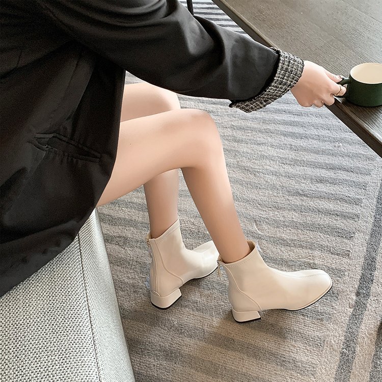 https://fulmo-img-server.com/stepchic/3b4a0199-3085-42e1-ab53-65f01b1066a4.jpg