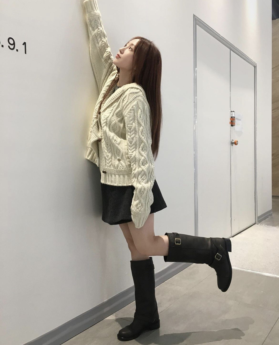 https://fulmo-img-server.com/stepchic/5bd7e79d-c3b1-439f-b422-f938c298291a.jpg