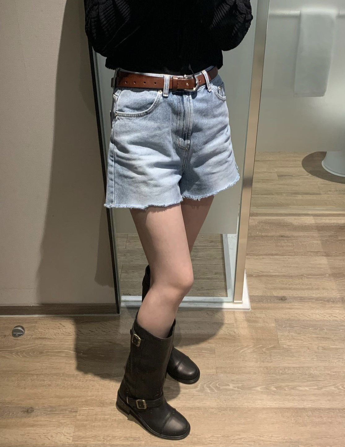 https://fulmo-img-server.com/stepchic/5c264cc5-fea0-4f54-bc65-cabfc29a958b.jpg