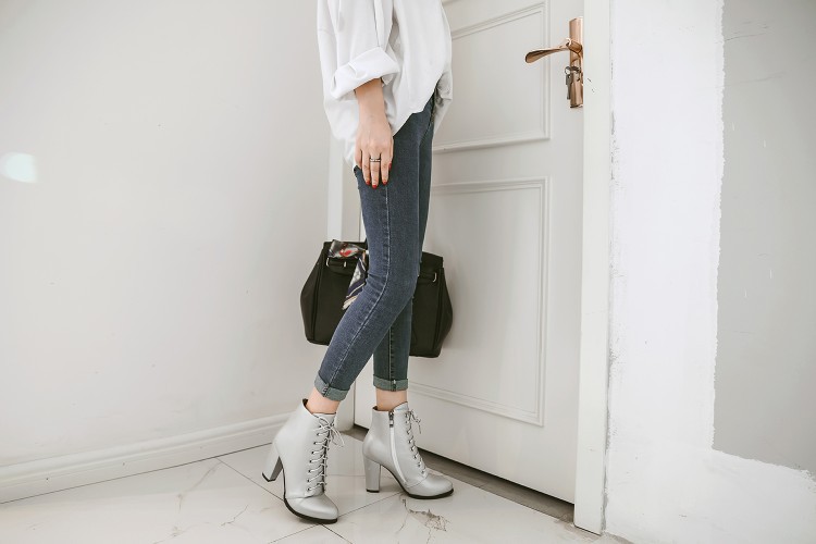 https://fulmo-img-server.com/stepchic/5f027869-1c2b-4216-8009-2513937cc3a5.jpg