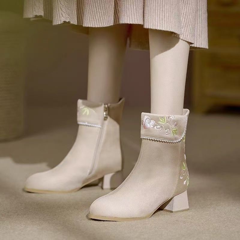 https://fulmo-img-server.com/stepchic/6e83fcb7-ee7e-4cde-b0ca-dfff2b6b1882.jpg
