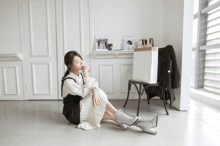 https://fulmo-img-server.com/stepchic/70f1a3d2-598c-453d-8a16-75096b779d58.jpg