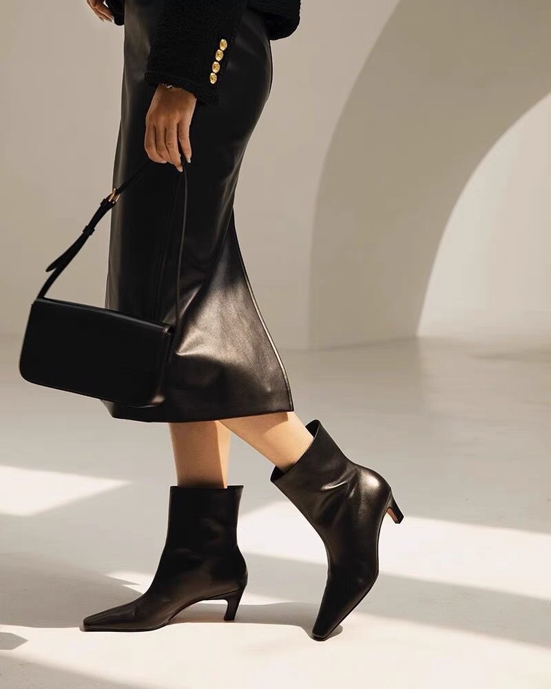 https://fulmo-img-server.com/stepchic/8c7a1141-a383-4476-9e2f-f2c805d31cd7.jpg