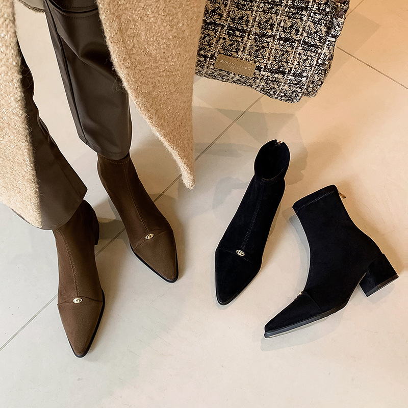 ショートブーツ 金属装飾付き尖頭皮革ショートブーツ