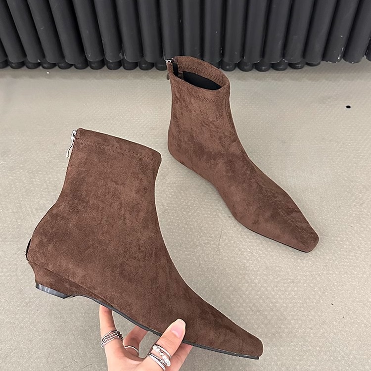 https://fulmo-img-server.com/stepchic/b9e8ae8b-b05e-42fa-8cc2-a68e70d0b932.jpg