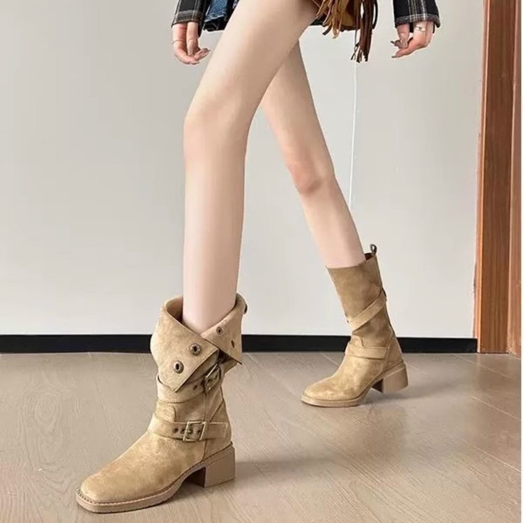ショートブーツ ベルト装飾付きブロックヒール本革ショートブーツ