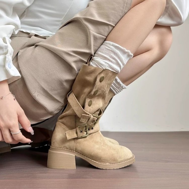 ショートブーツ ベルト装飾付きブロックヒール本革ショートブーツ