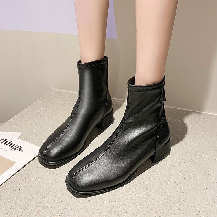 https://fulmo-img-server.com/stepchic/f4b73f54-c7c3-4fde-83e6-07be1e341520.jpg