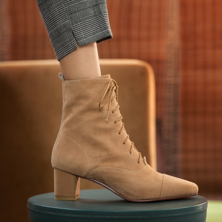 https://fulmo-img-server.com/stepchic/f583d25b-dc8e-44b5-aae4-62fb5da8575c.jpg