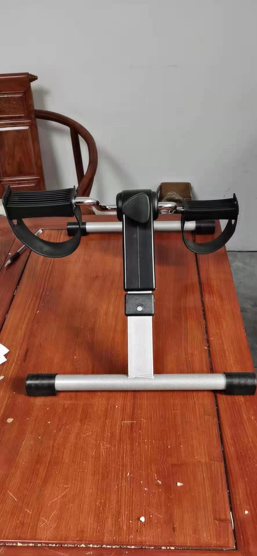 ステッパー 座ったままできるペダル式運動器具