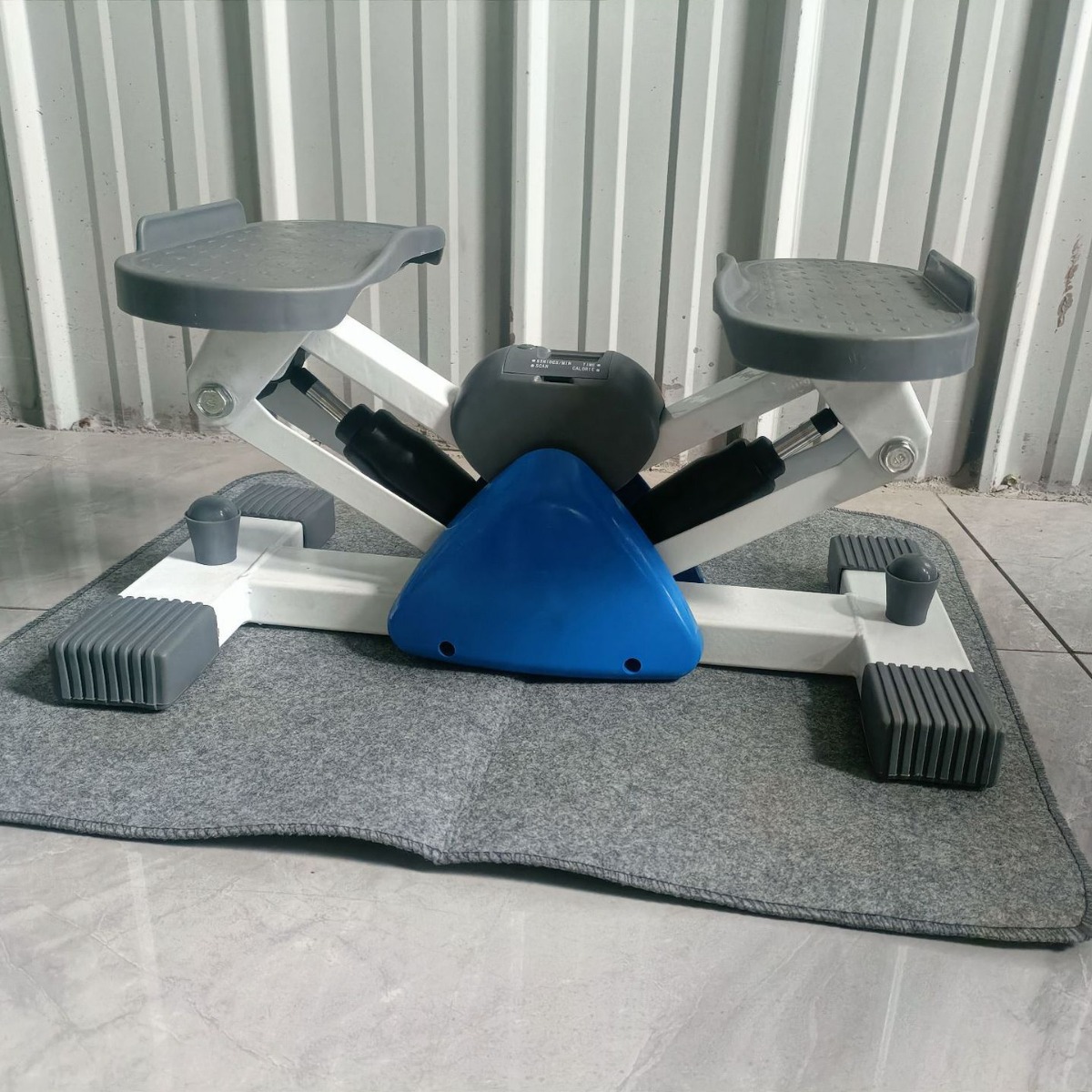 左右独立ペダル式足踏み運動ステッパー