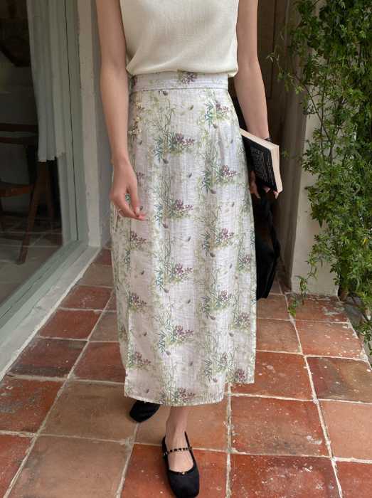 ロングの髪型の方必見！骨格ストレートのぽっちゃりさんに似合うスカート5選