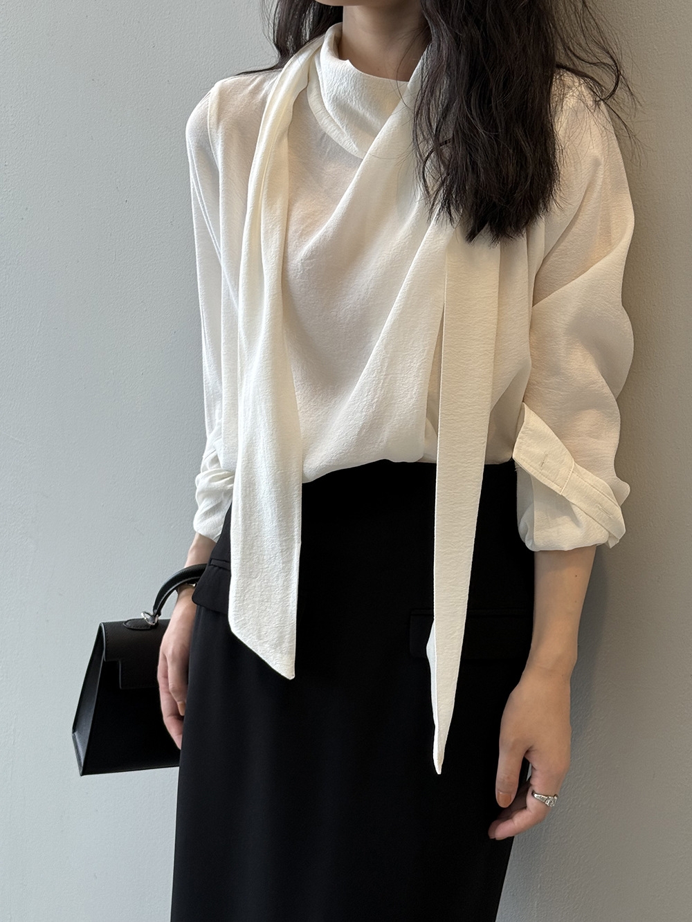 骨格ウェーブアレンジタイブラウス