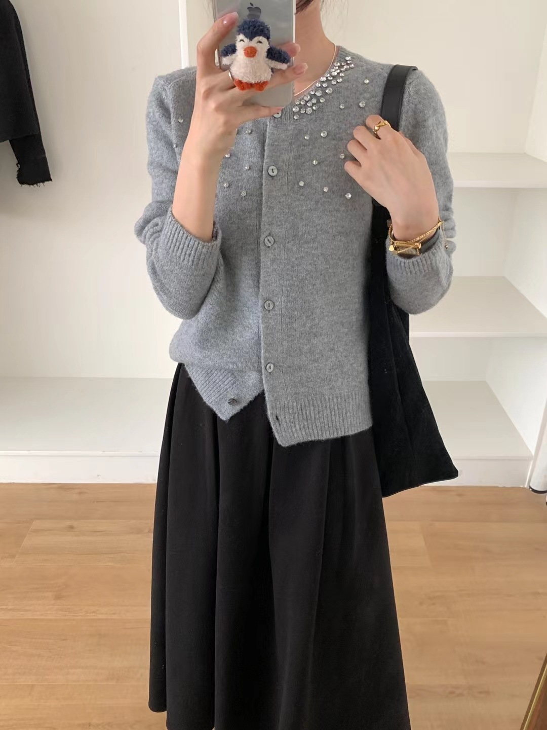 骨格ウェーブビジュー付ニットカーディガン