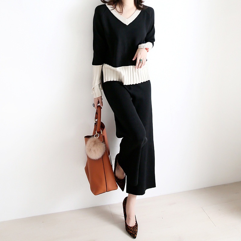 骨格ストレートVネックモノトーンセットアップ