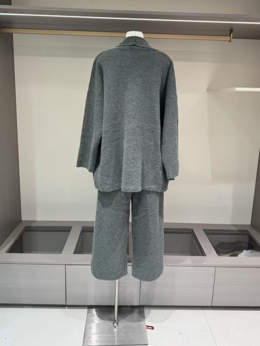 骨格ストレートスリーピースニットパンツセット