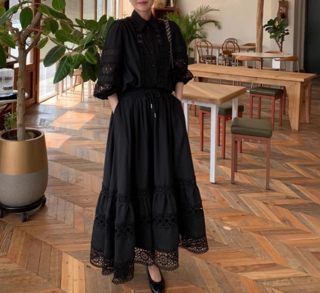 骨格ウェーブレースブラウス・ロングスカートセットアップ