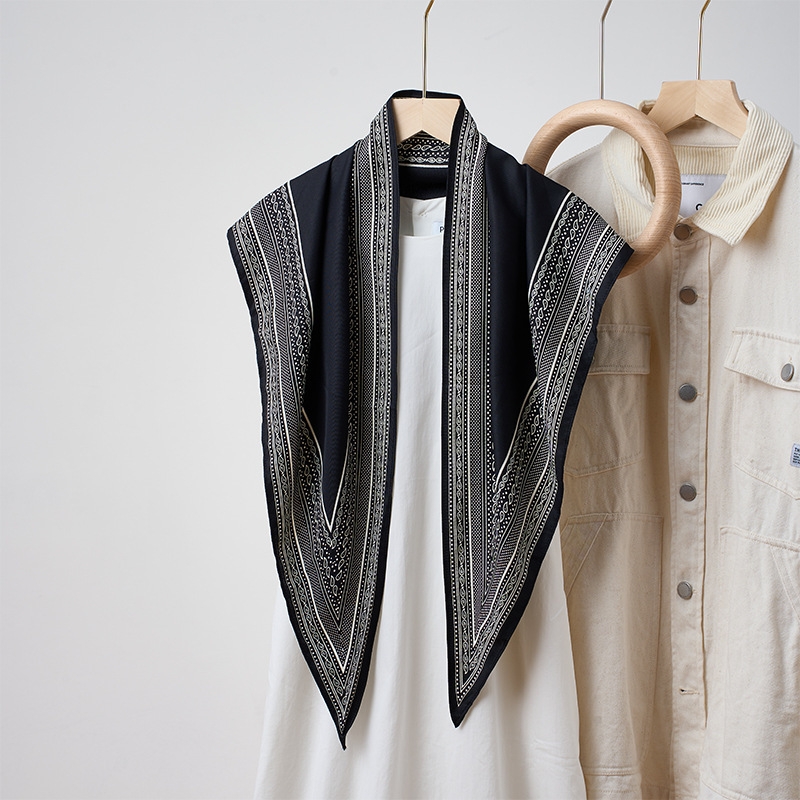 骨格ストレート三角スカーフ