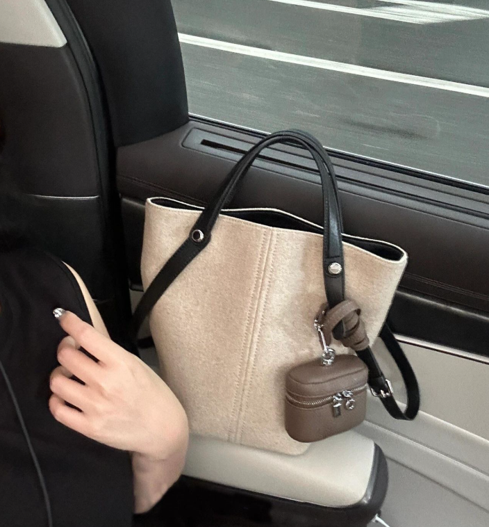 骨格ウェーブ縦ラインキャンバス×リアルレザーバケットトート