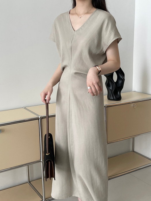骨格ストレートVネックウエストマークロングワンピース